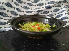 酸辣包菜好了。