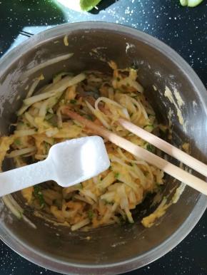 加入食盐调味。