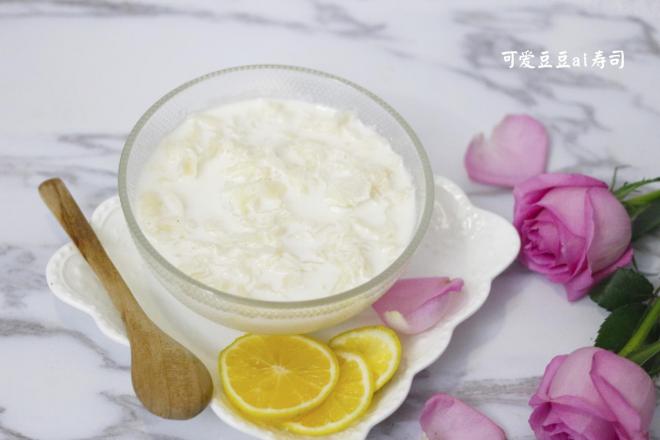 椰汁牛奶炖雪耳