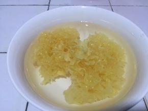 1. 银耳泡发1小时