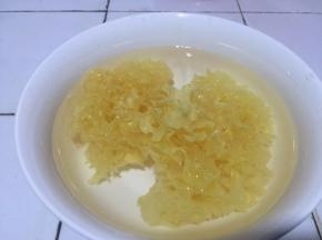 1. 银耳泡发1小时
