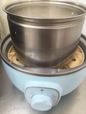 6. 放在小炖锅上，炖制1小时