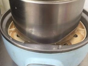 6. 放在小炖锅上，炖制1小时