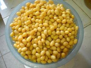 煮好的豆子沥干水分、充分晾凉。