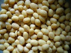 发酵至黄豆起涎发粘（从豆子表面看得到）；第一次发酵完成。