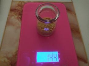 称一下柚子皮粉末的重量。
