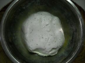 和匀成光滑粉团。