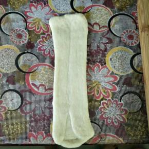 拍紧，用擀面杖擀长