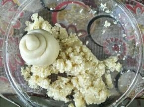 面团切口蘸一层脆底