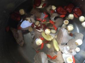 全部丢高压锅放适量清水，压25分钟