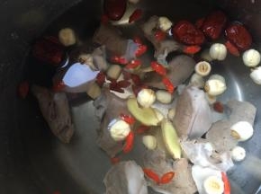 全部丢高压锅放适量清水，压25分钟