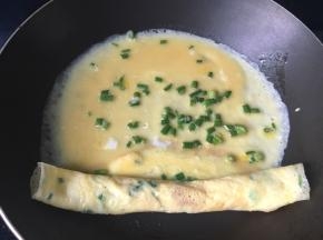 然后倒第二次蛋液