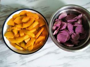 盖住保鲜膜上锅蒸熟