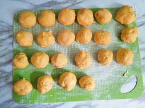 把南瓜分成若干个小面团