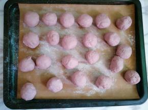 紫薯也分成若干个小面团