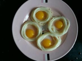 分别打入每个圈圈中。