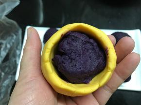 放入紫薯泥。