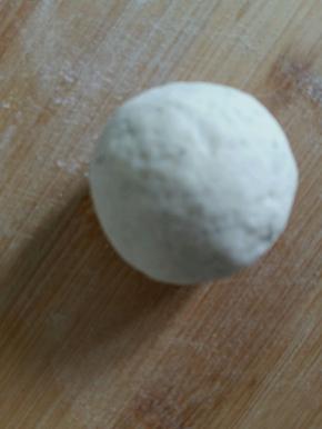 每一小块再揉一会，搓成圆形的馒头。