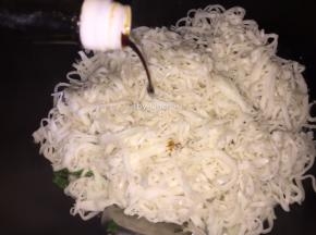 .加入生抽翻炒均匀
