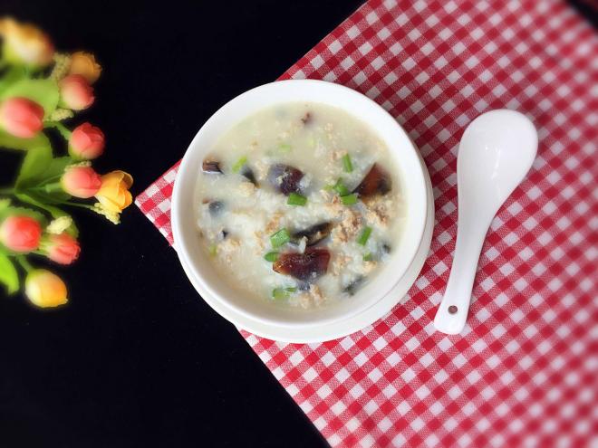 浓汤皮蛋肉沫粥