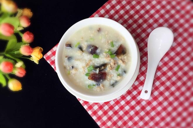 浓汤皮蛋肉沫粥