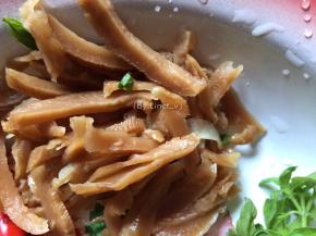 萝卜干洗净切丝（如果是较咸的萝卜干可提前泡泡）