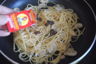 加入加州葡萄干拌匀