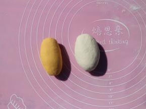 分别揉成椭圆形