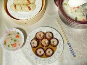 蔬菜粥软糯，很好喝。