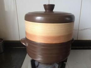 也可以放砂锅上，小火慢慢发酵。