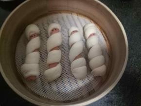 放黑芝麻做眼睛，二次醒发。