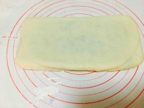 90度旋转成横向，开口向上，重复三折的折叠