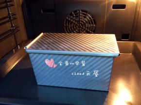 180度预热烤箱10分钟，烤箱中下层180度烤45分钟左右。