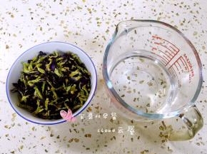 15g蝶豆花，250g开水准备好。