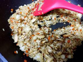 把剩下的可乐汁放进去，翻炒2分钟即可