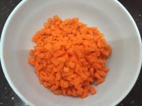 红萝卜切碎粒