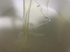 加入泡好的吉利丁