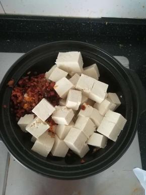 放入豆腐块。