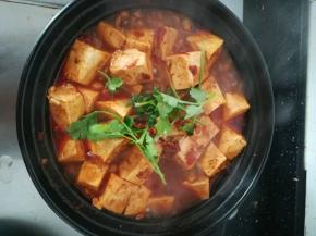 出锅前撒上一把香菜。