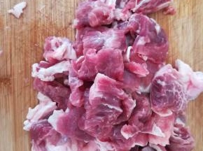 切成大小合适的块。