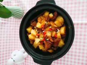 出锅撒上小米辣装饰一下。