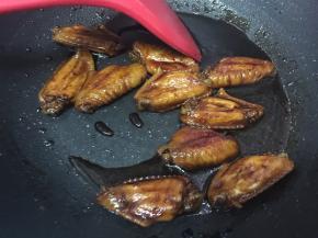 焖煮至可乐汁还剩1/4小碗即可