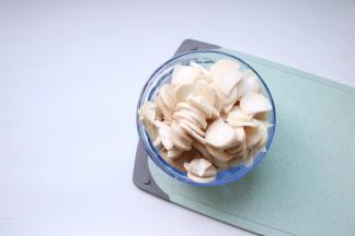 杏鲍菇对半切开切片