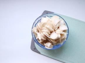杏鲍菇对半切开切片