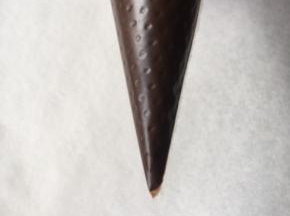 装入裱花袋，裱花袋剪个小小的口