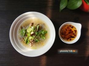 喝的饱饱的。
