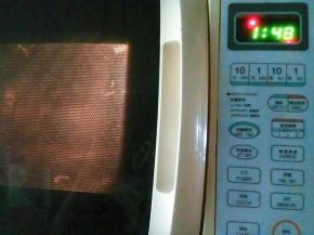 微波炉高火2分钟后取出。