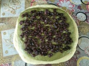 铺上一层蜜红豆