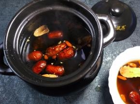 用小火熬制25分钟左右即可