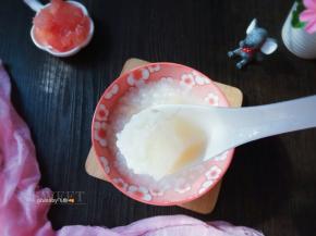 天冷，吃生凉水果，脾胃会寒凉。煮熟后食用又易消化又暖胃。